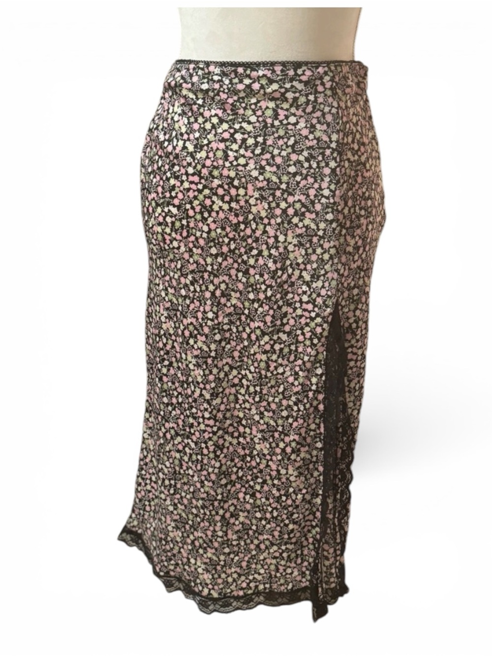 EUC H&M Floral black Lace Maxi Skirt SZ 6 waist flat 14” length 34”